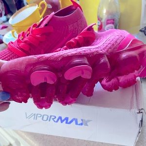W NIKE Air Wapormax Flyknit 3 sneakers in Pink! Size 5.5 USS or 36 Europ. NIB